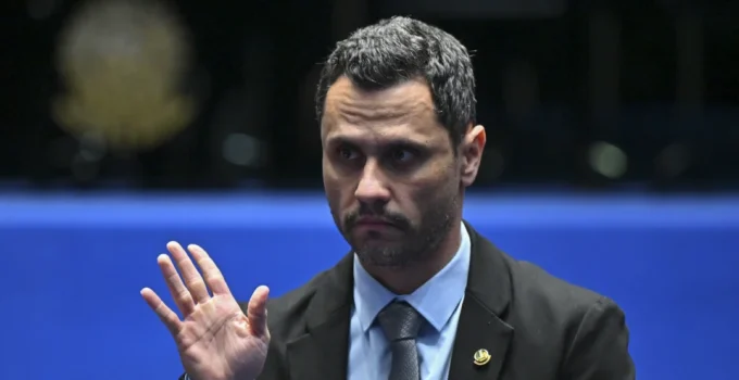 Cleitinho Confirma Candidatura ao Governo de MG, Mas Republicanos Sinaliza Rejeição: "Perdeu o Timing"