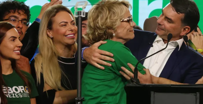 Rogéria Bolsonaro, mãe de Flávio, é lançada como candidata a deputada federal pelo Rio de Janeiro: Aposta familiar nas eleições