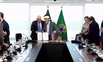 Lula convida Alexandre de Moraes para 'tomar um café' após evento no Planalto, em momento de atenção às tarifas dos EUA
