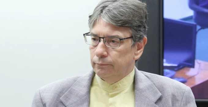 Desemprego no Brasil atinge mínima histórica de 5,4% em 2026, mas servidores do IBGE indicam greve em meio a tensões