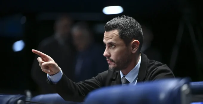 Cleitinho Azevedo: Republicanos barraram candidatura ao governo de MG por medo de desistência, diz presidente Marcos Pereira