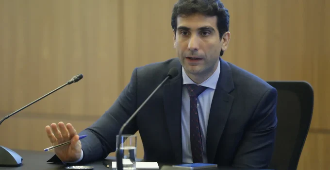 Galípolo e Presidente do TCU em Reunião Crucial: Crise do Banco Master no Centro das Discussões