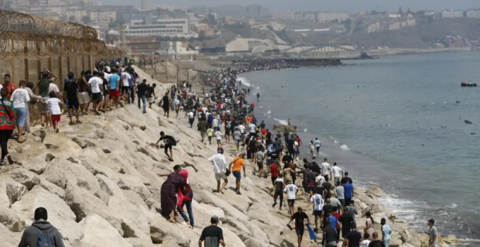 Política de Portas Abertas da Espanha Desencadeia Crise Migratória em Ceuta: Milhares Cruzam Fronteira em Busca de Oportunidades