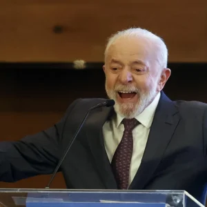 Lula Acusa EUA de Tentativa de Interferência nas Eleições para Ajudar Flávio Bolsonaro, Negado Visto a Diplomatas Americanos