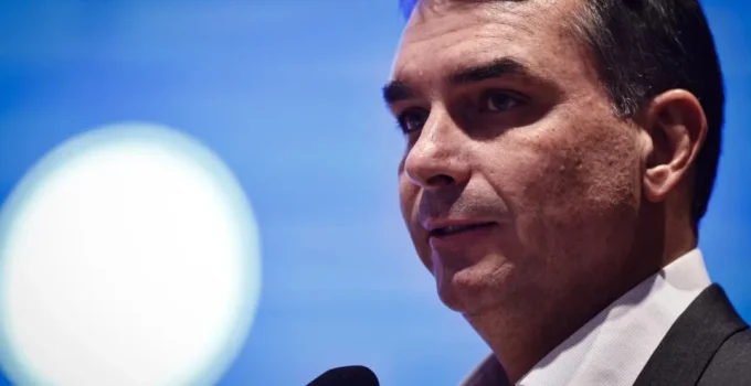 Flávio Bolsonaro: Eleição de 2026 definirá o futuro do Brasil pelos próximos 50 anos e a liberdade individual