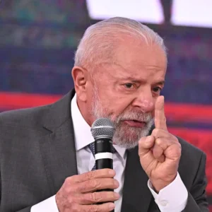 Lula sobre Lulinha: "Jura" inocência e garante: "Não usarei meu cargo para protegê-lo"