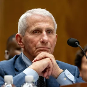 Fauci, Ivermectina e o "Mistério" da Anistia Preventiva: Revelações Chocam o Mundo da Covid-19
