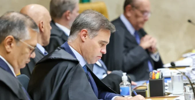 Ministro Mendonça Avança em Investigações da PF Contra Escândalos Bilionários e Dribla Pressões Políticas