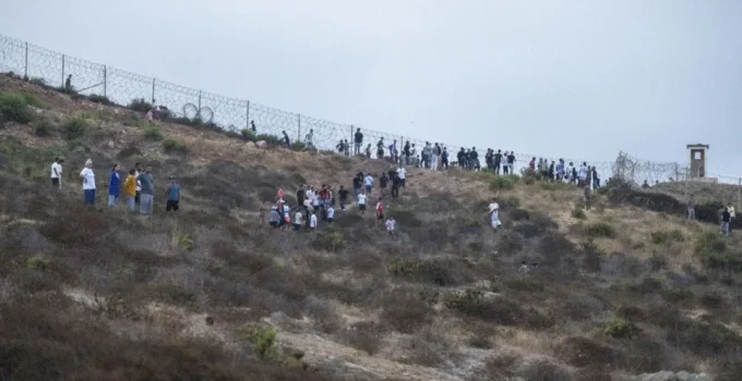 Casa Branca culpa "políticas globalistas de extrema esquerda" da Espanha por crise migratória em Ceuta com 60 mil entradas