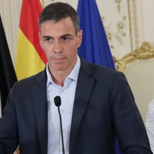 Crise em Ceuta: Premiê da Espanha aponta tráfico humano e cogita mudar lei para acelerar deportações
