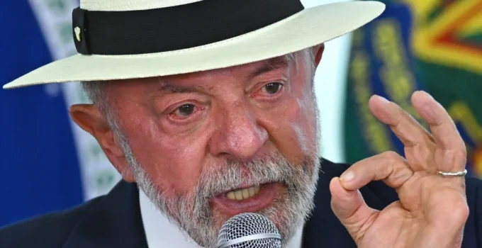 Lula dispara contra metade do Senado: "está apodrecida" e pede renovação para "fazer a coisa certa"