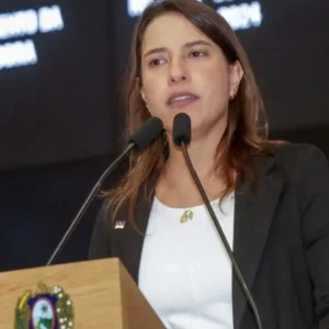 Raquel Lyra aciona Justiça Eleitoral contra "ataques coordenados" de perfis falsos e robôs em redes sociais
