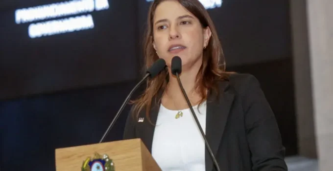 Raquel Lyra aciona Justiça Eleitoral contra "ataques coordenados" de perfis falsos e robôs em redes sociais