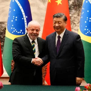 Brasil na Nova Guerra Fria: Entre Washington e Pequim, Risco de Nova Dependência Geoeconômica e o Papel da Inteligência Artificial
