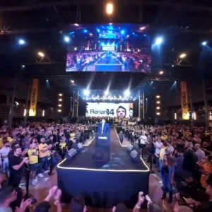 Renan Santos propõe "matar quem roubar" em evento do Missão com "balada": "ninguém vai roubar"