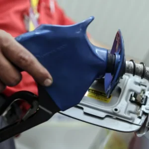Gasolina com 32% de Etanol: Governo Lula Impõe Nova Regra e Gera Debate Sobre Riscos e Custos para Motoristas