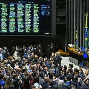 Congresso Derruba Metade dos Vetos de Lula e STF Vira Escudo do Governo em Disputa Política