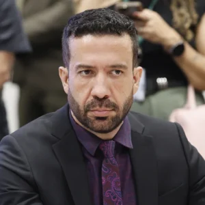 Janones critica esquerda "fofa" e exige militância "sem nojinho" para vencer "surra" da direita nas eleições