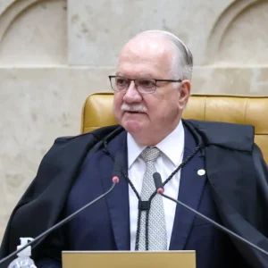 Fachin defende que STF se fortalece com críticas, mesmo sem citar Código de Ética em meio a debates