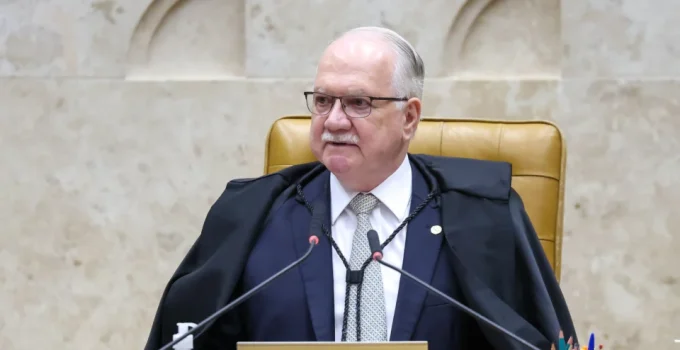 Fachin defende que STF se fortalece com críticas, mesmo sem citar Código de Ética em meio a debates