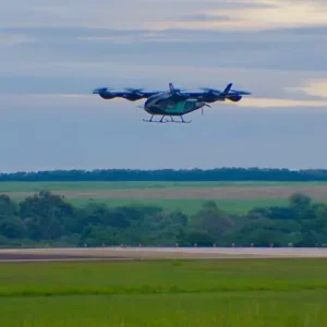 Carro Voador da Embraer: Eve realiza 1º voo horizontal e atinge 55 km/h em teste crucial para mobilidade urbana