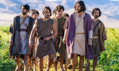 Jonathan Roumie, o Jesus de 'The Chosen', encarou escorpiões e penhascos com Bear Grylls em nova série emocionante