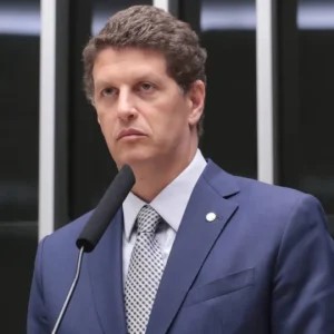 MPE Pede Bloqueio da Candidatura de Ricardo Salles ao Senado por Falta de Documentos Cruciais; Ex-Ministro Reage em Vídeo
