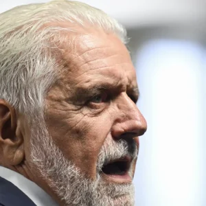 Patrimônio de Jaques Wagner Dispara 630% em 8 Anos: Cr$ 24,5 Milhões Declarados e Venda de Terreno Estratégico Ligada à Via Metropolitana