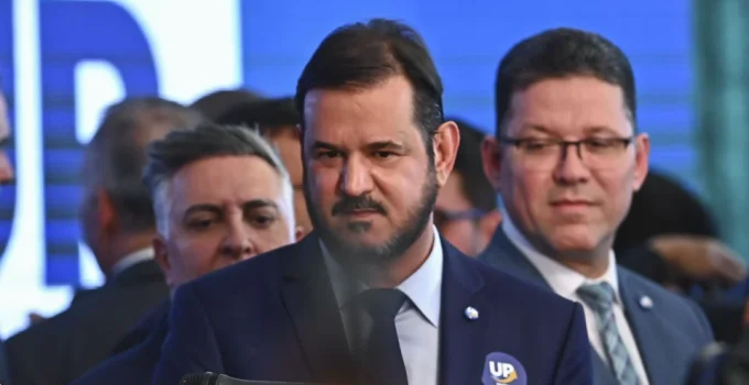 União Brasil e PP anunciam neutralidade na eleição presidencial de 2026, liberando apoio regional a candidatos