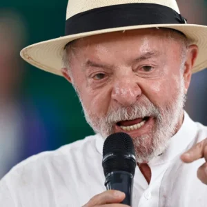 Lula Evita Debates Eleitorais: Presidente Aposta em Favoritismo e Blindagem Midiática para Reeleição