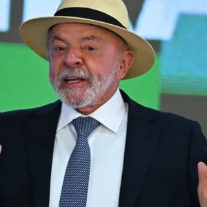 Pessimismo Cresce: Mais da Metade dos Brasileiros Acha que o País Vai na Direção Errada com Lula, Indica Nova Pesquisa Quaest