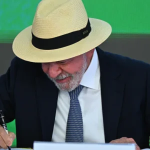 Lula sob pressão: Caminhoneiros querem veto em trecho da MP do Frete sobre uso de tacógrafo para multas
