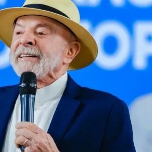 Soberania em Jogo: A Troca de Favores e a Perda da Autonomia de Pensar no Brasil