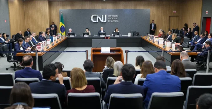 CNJ Afasta Desembargadores do TRF4 por 60 Dias por Desrespeito a Decisões do STF na Lava Jato