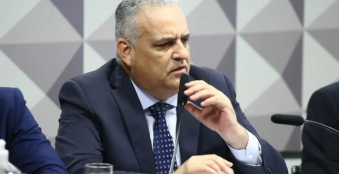 Vice de Flávio Bolsonaro, Alfredo Gaspar disse que policial não tem "autorização para morrer"; relembre a declaração polêmica
