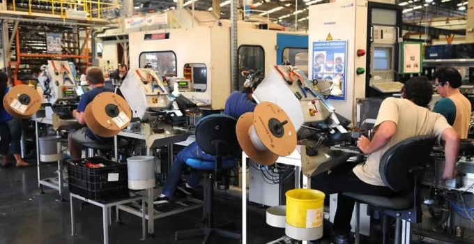 Indústria Brasileira Reage a Corte Tímido de Juros do BC: "Selic de 14% é Insuficiente para Impulsionar a Economia"