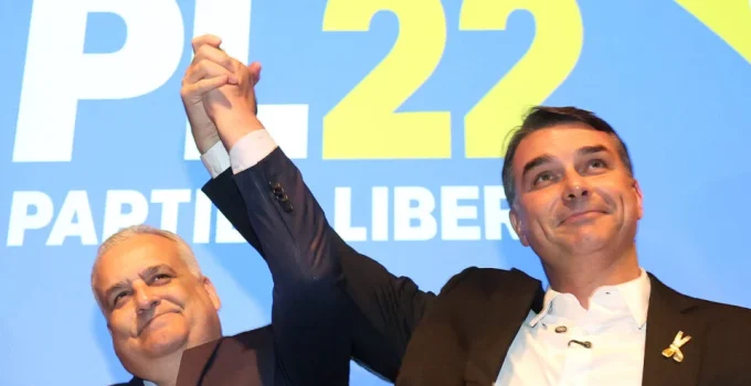Flávio Bolsonaro: "Terror do Lulinha", diz sobre escolha de Alfredo Gaspar para vice e mira escândalo do INSS