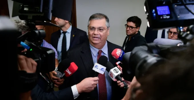 Dino aciona PF para investigar "emendas Pix" após TCU apontar desvio milionário de R$ 55,4 milhões em verbas públicas