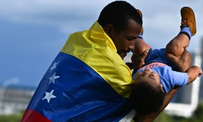 Venezuela: "Libertada, não invadida", dizem ativistas venezuelanos sobre ação contra Maduro, que alega "invasão"