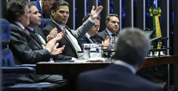 Centrão mira 2027: Neutralidade em 2026 para dominar Câmara e Senado e ditar regras para próximo presidente