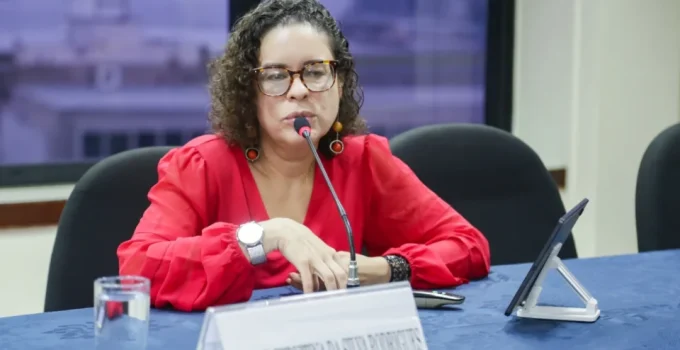 MPRJ em Silêncio: CNMP Investiga Promotora que Repreendeu Fala sobre Deus em Evento Infantil