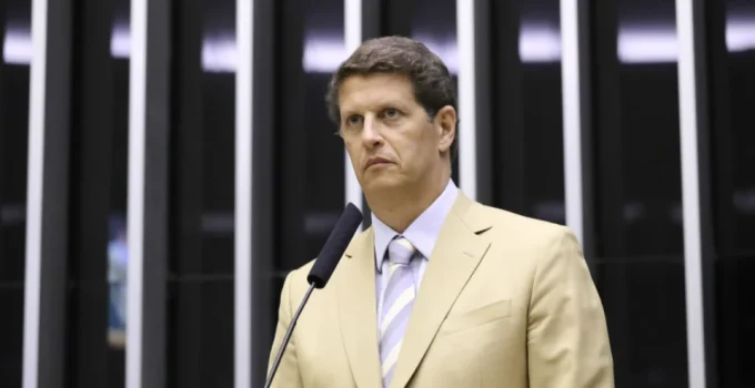 TRE-SP multa Ricardo Salles em R$ 10 mil por vídeo manipulado contra André do Prado em disputa eleitoral