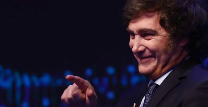 Milei Rejeita Diálogo com Lula sobre Venezuela e Declara Apoio a Flávio Bolsonaro: 'Preferia uma Solução com os Bolsonaro'