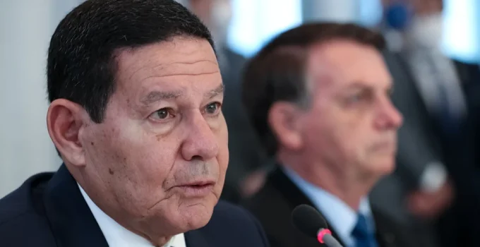 Mourão detona PEC da Escala 6x1: "Populista e Oportunista " para Mascarar Fracasso Econômico do Governo Lula
