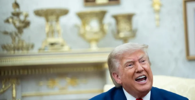 Ameaça Iraniana Revelada: Trump se Escondeu em Avião Secreto para Fugir de Ataque em Viagem Internacional