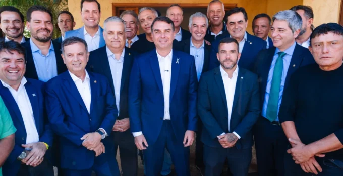 Flávio Bolsonaro articula apoio ao impeachment de Moraes e mira maioria no Senado em 2027