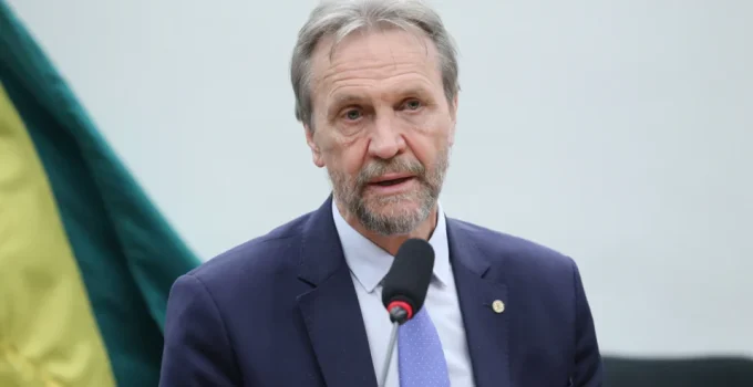 Deputado Pedro Uczai do PT sofre AVC Isquêmico após desmaio em reunião; entenda os riscos e sintomas