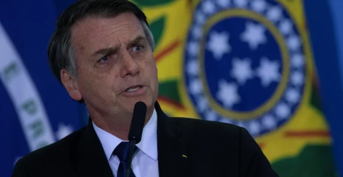 PF Pede Decisão de Moraes Sobre 10 Armas Apreendidas de Bolsonaro: Destino Incerto do Arsenal