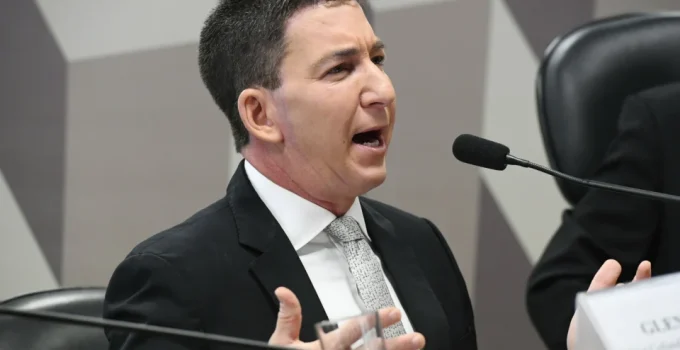 Glenn Greenwald critica esquerda e compara Vaza Jato a caso de sigilo de fonte no STF: 'Aplaude Moraes'