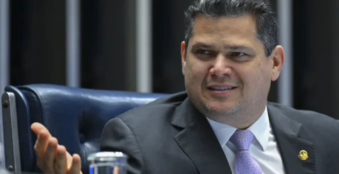 Senado Aprova PLP dos Combustíveis com "Jabutis": Incentivos a Fertilizantes e Apoio à Copa Feminina 2027